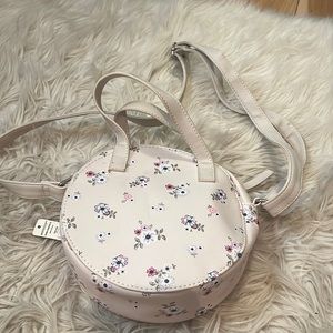 No boundaries, top-handle purse